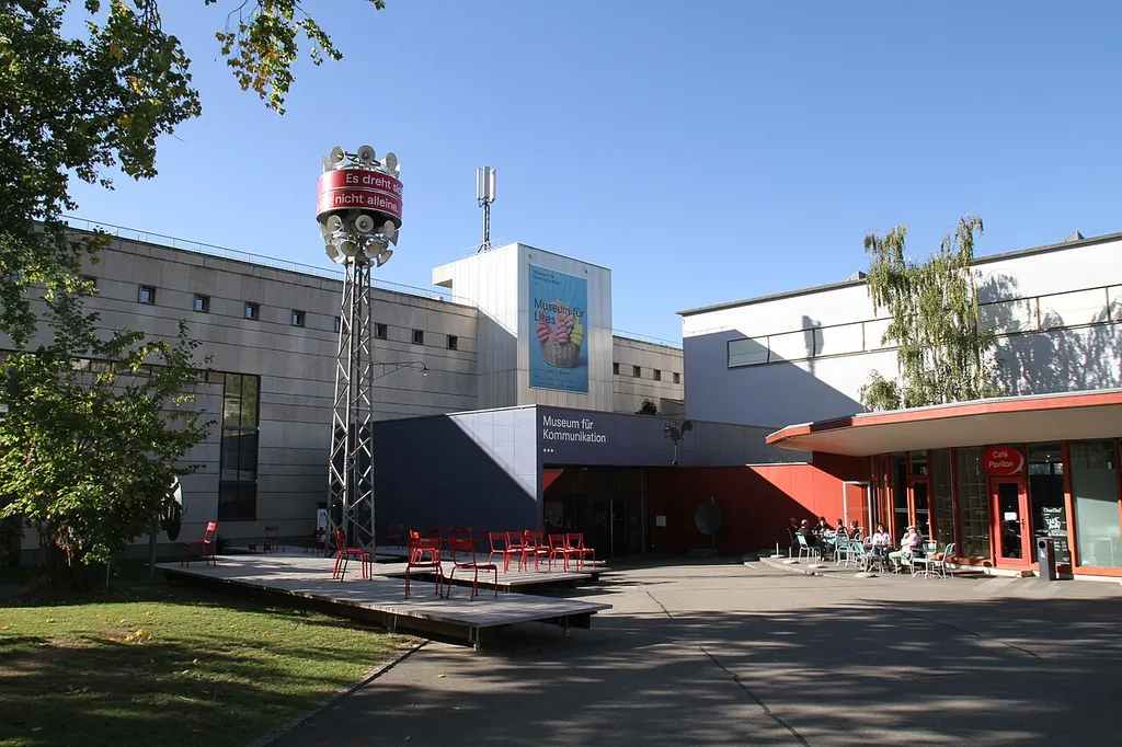 Eingang des Museums für Kommunikation in Bern Oktober 2019