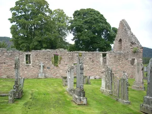 Tullich Churchyard and symbol stones