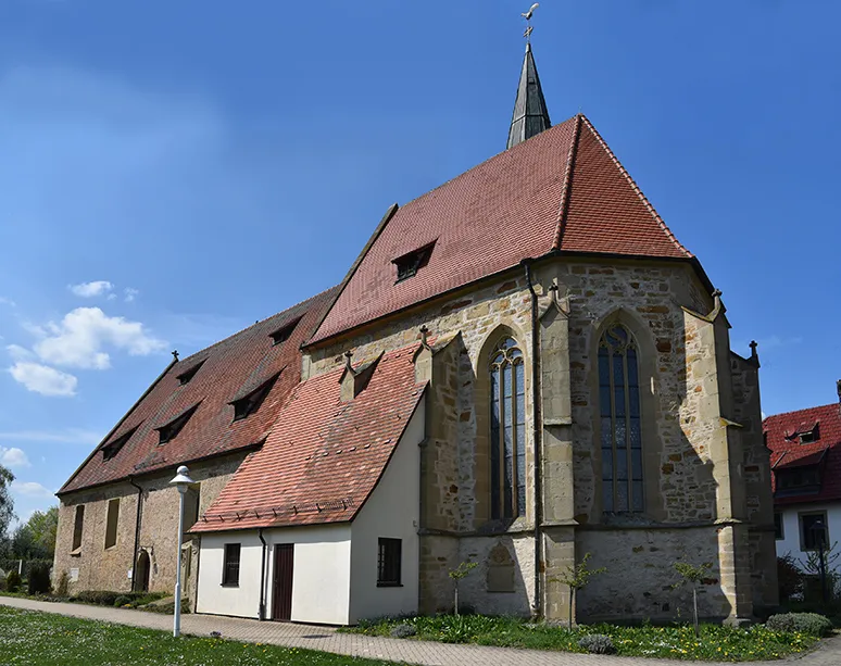 Heilig-Kreuz-Kirche in Nussdorf von Südosten