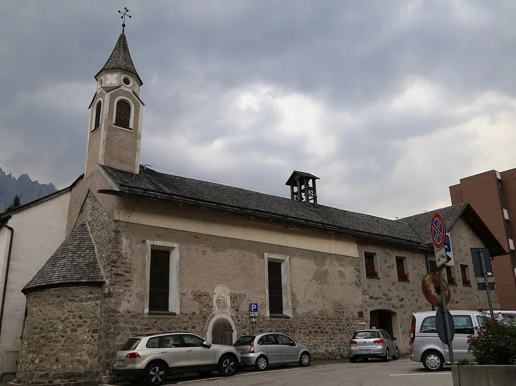 St. Katharina, Innichen This media shows the cultural heritage monument with the number 15070 in South Tyrol. (Wikidata) Kirche 1277 geweiht: romanische Rundapsis, Flachdecke (im 18. Jh. mit Stuckdekorationen versehen).