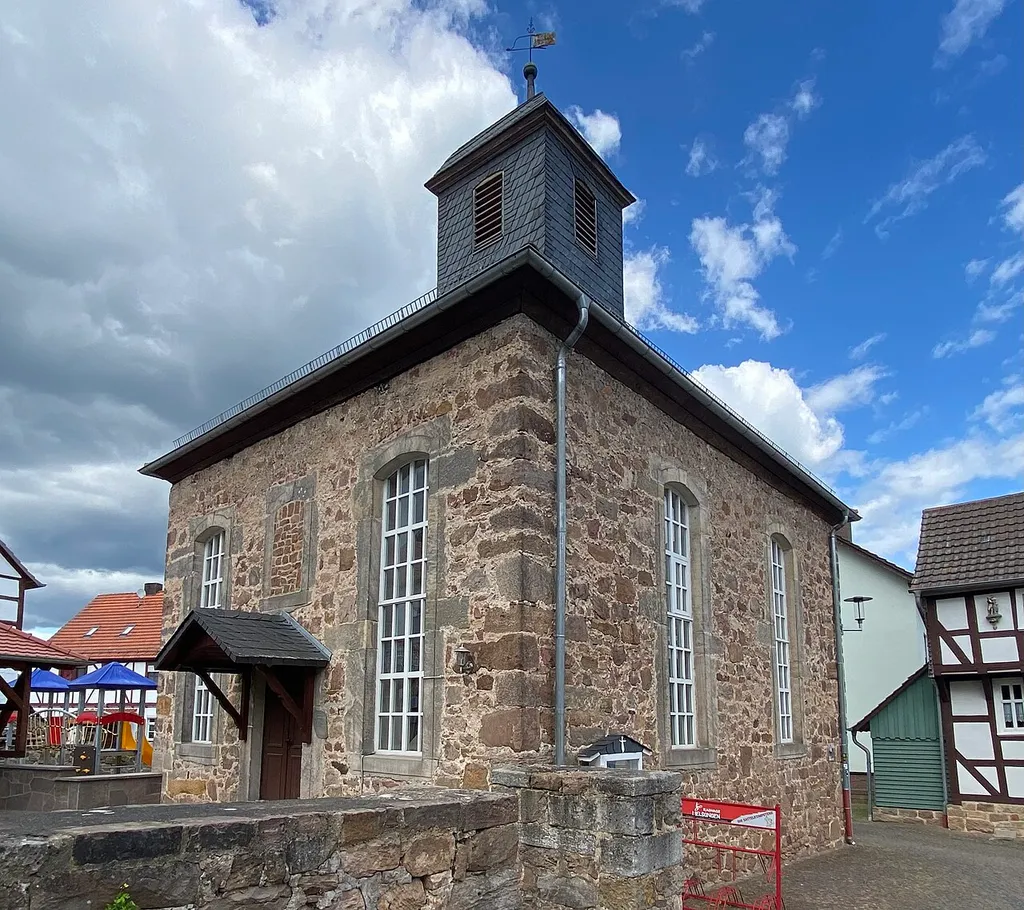 Kirchengebäude in Körle-Lobenhausen