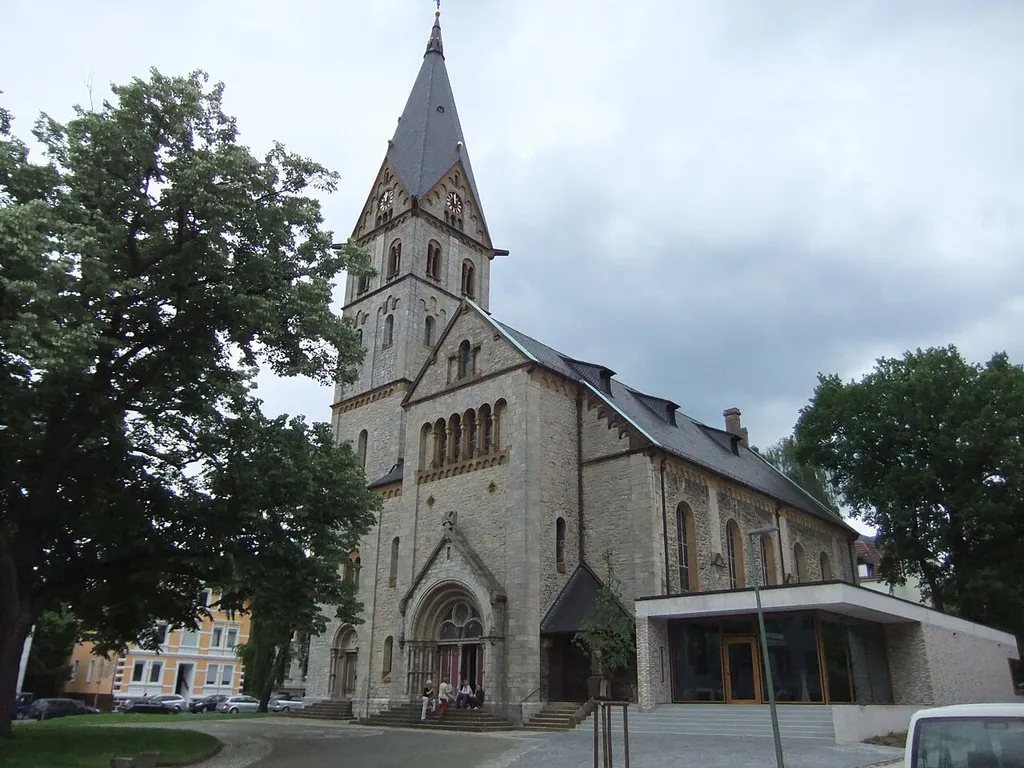 Johanniskirche in Bielefeld-Mitte. Mai 2014. Rechts der Anbau der Gemeinde.