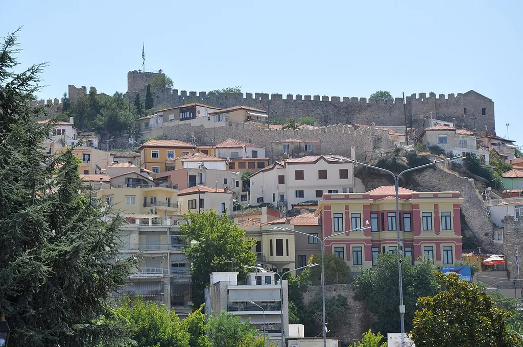 Χερσόνησος Παναγιά Καβάλας, με το τείχος και το κάστρο