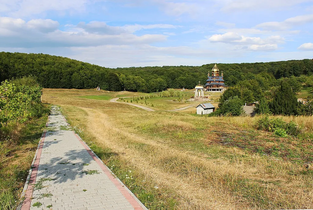 Хресна дорога. Церква Успіння Пресвятої Богородиці, Погоня,
