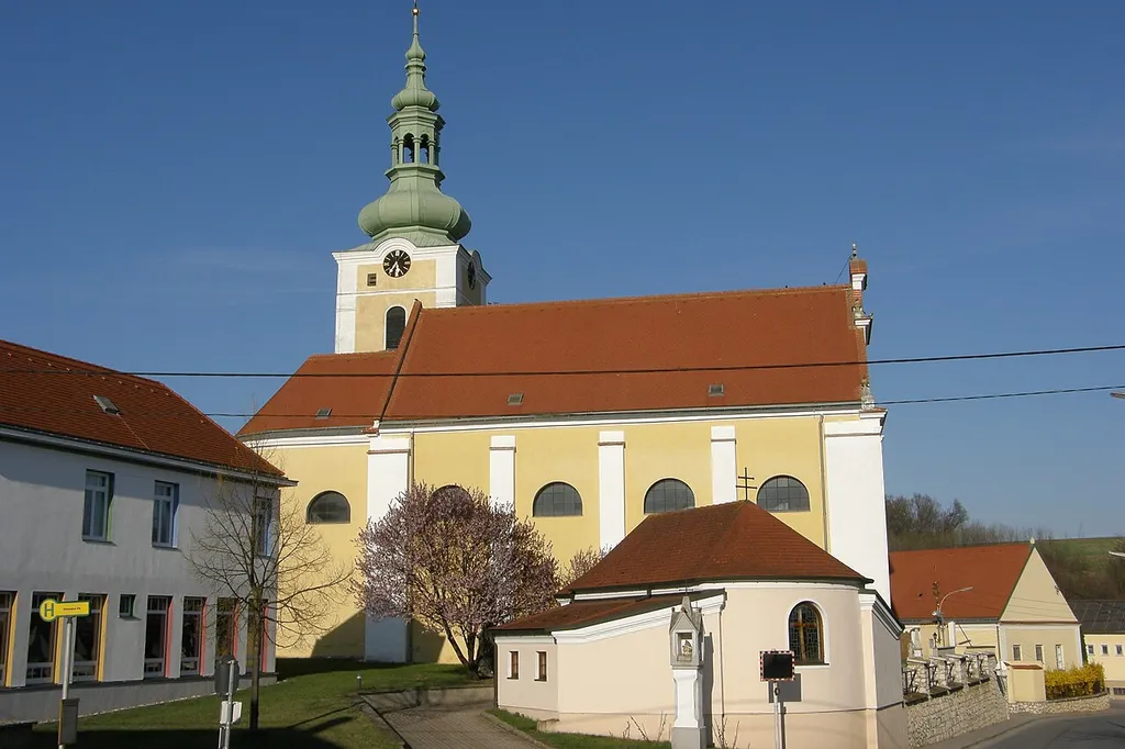 Kath. Pfarrkirche hl. Martin mit ehem. Friedhof