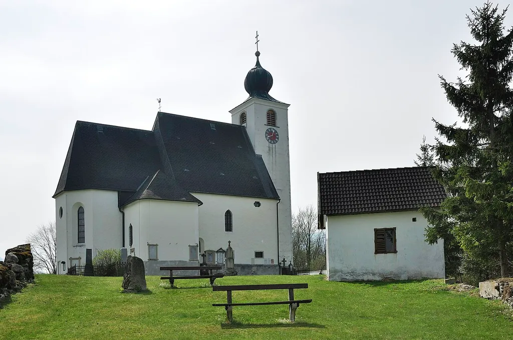 Kath. Pfarrkirche hl. Georg mit ehem. Friedhof