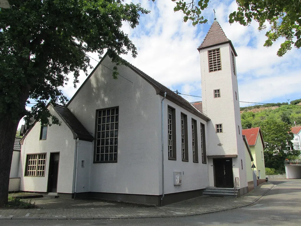 die Kirche St. Pankratius an der Backhausstraße in Schwabsburg