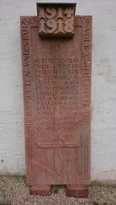 Sachgesamtheit Dorfkirche Benndorf, mit den Einzeldenkmalen: Kirche, Kirchhofsmauer mit Doppelportal sowie Grabmal v. Einsiedel und Grabplatte v. Pöllnitz (siehe Einzeldenkmalliste gleiche Anschrift - Obj. 08971336) sowie dem Kirchhof als Sachgesamt