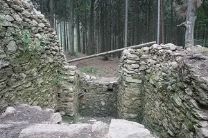 Skály Castle