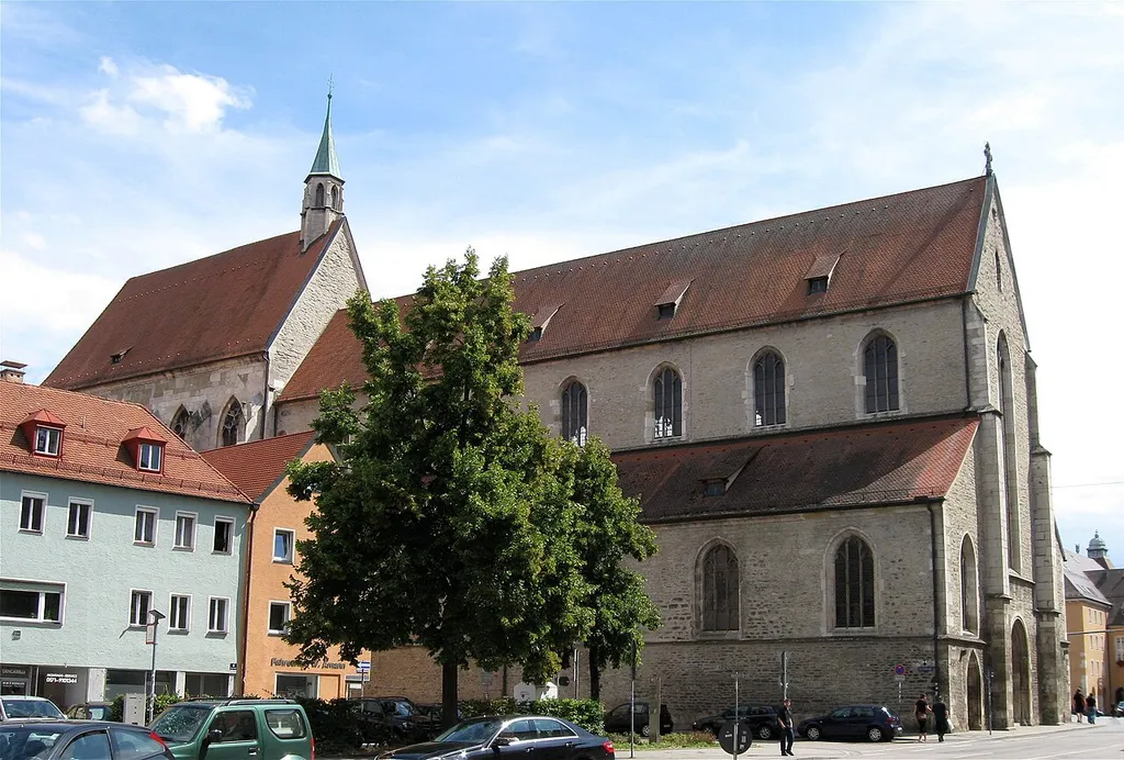 Dachauplatz 2; Ehem. Bettelordenskirche St. Salvator (Minoritenkirche), heute Teil des Museums der Stadt Regensburg, dreischiffige, flachgedeckte Basilika mit gewölbtem polygonalem Saalchor, Hauptschiff 2. Hälfte 13. Jh., Chor 2. Viertel 14. Jh This is a picture of the Bavarian Baudenkmal (cultural heritage monument) with the ID D-3-62-000-264 (Wikidata)