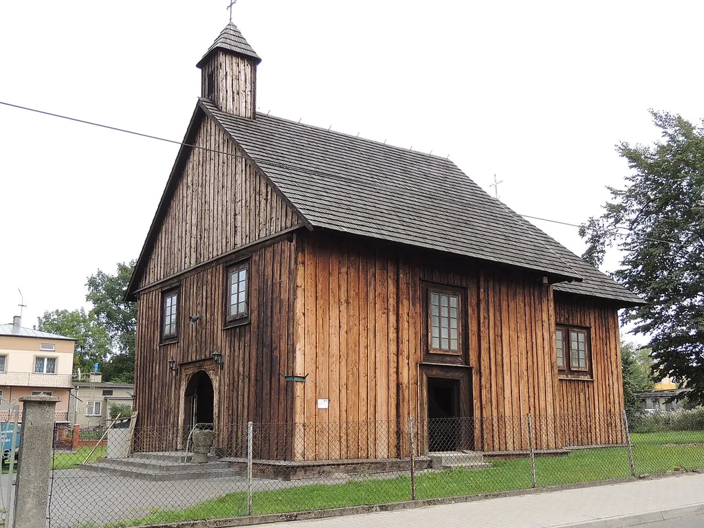 Zespół kościoła filialnego pw. św. Anny, w tym: kościół drewniany, 1719, zakrystia z pocz. XVII w., nr 6-I-6, 6 dzwonnica drewniana, XVIII w., nr 373 ul. Św. Anny 43, Brzeziny, miasto