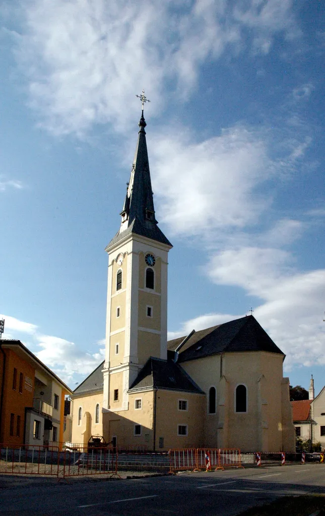 katholische Pfarrkirche heilige Petrus und Paulus in Haugsdorf