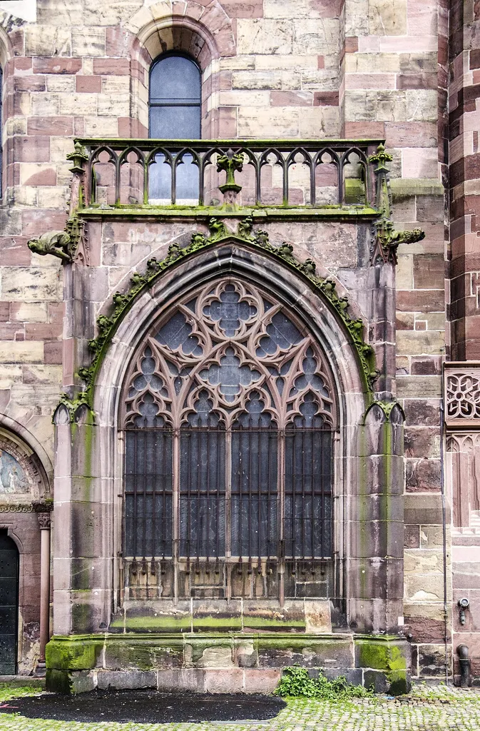 Peter und Pauls Kapelle im Querhaus des Freiburger Münsters, Nordseite