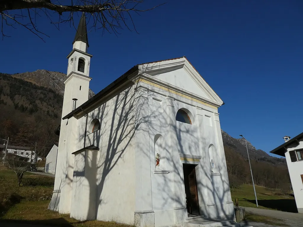 Roncoi (San Gregorio nelle Alpi, Veneto, Italy), Saint Peter church