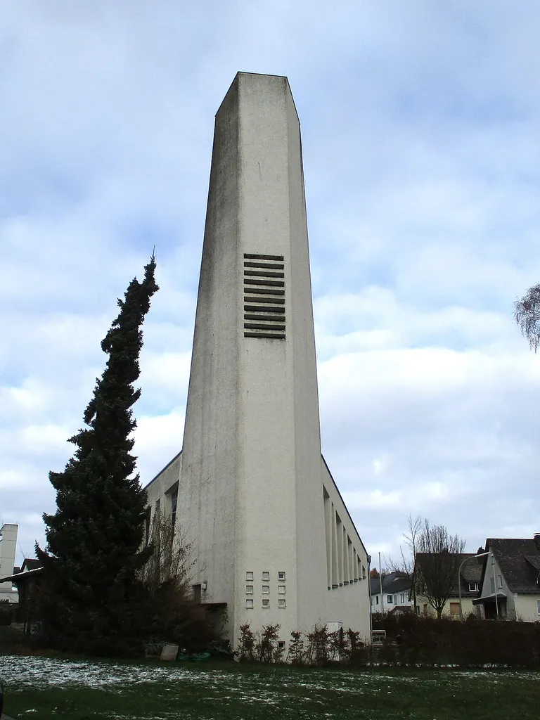 Evangelische Kirche, erbaut 1963-1964; Architektː Friedrich Wilhelm Kölsche, Baudenkmal seit 19.11.2013, Denkmalnummerː 132