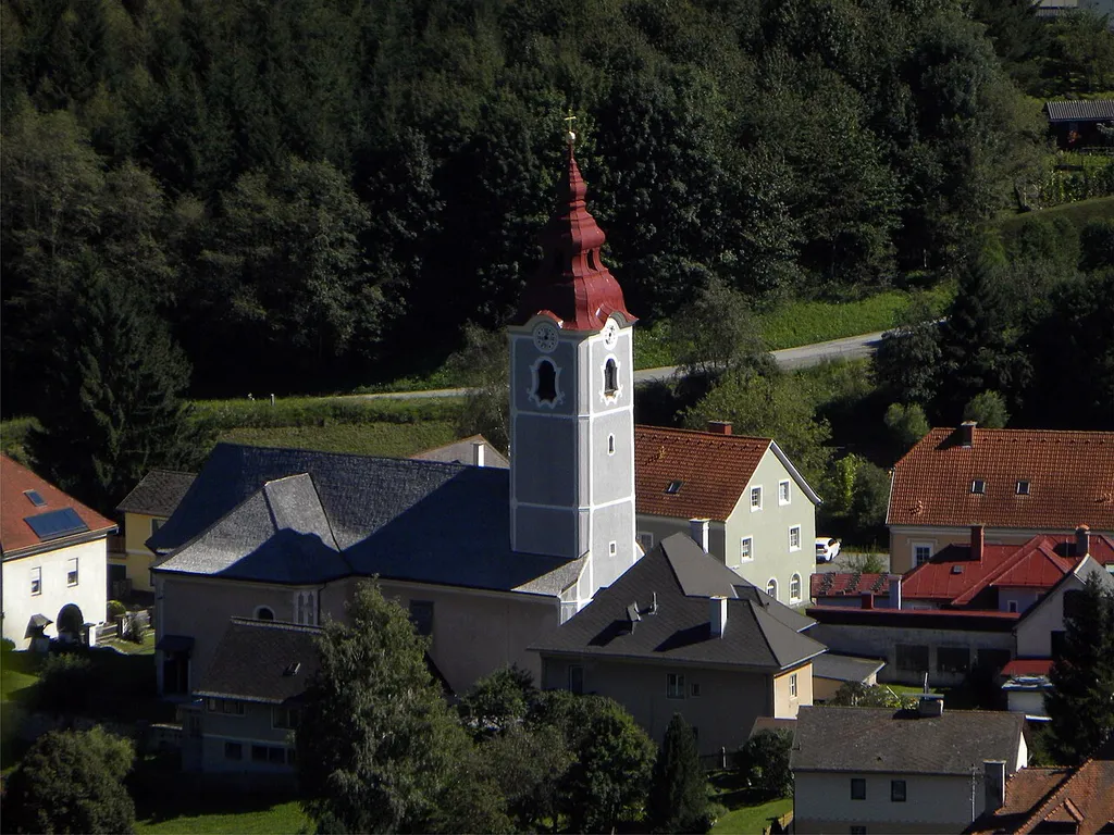 Kath. Pfarrkirche hl. Magdalena und ehem. Friedhof