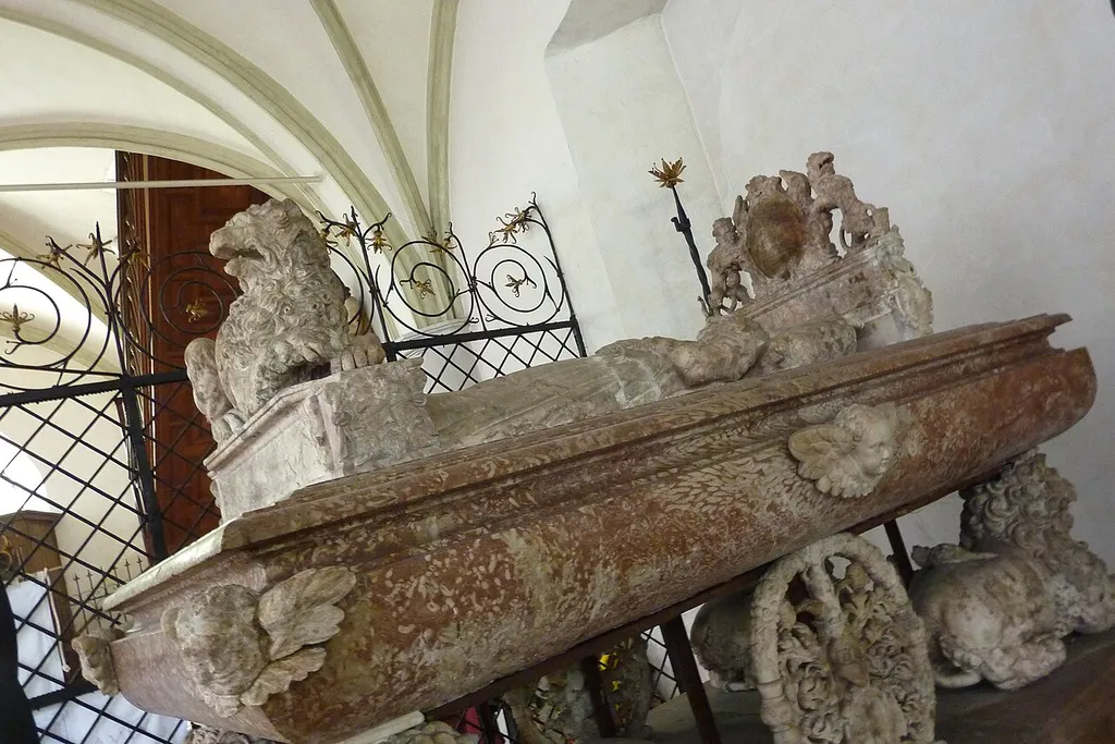 Kenotaph der Pfalzgräfin Elisabeth von Pfalz-Neuburg in der Stadtpfarrkirche St. Martin in Lauingen im Landkreis Dillingen an der Donau (Bayern)
