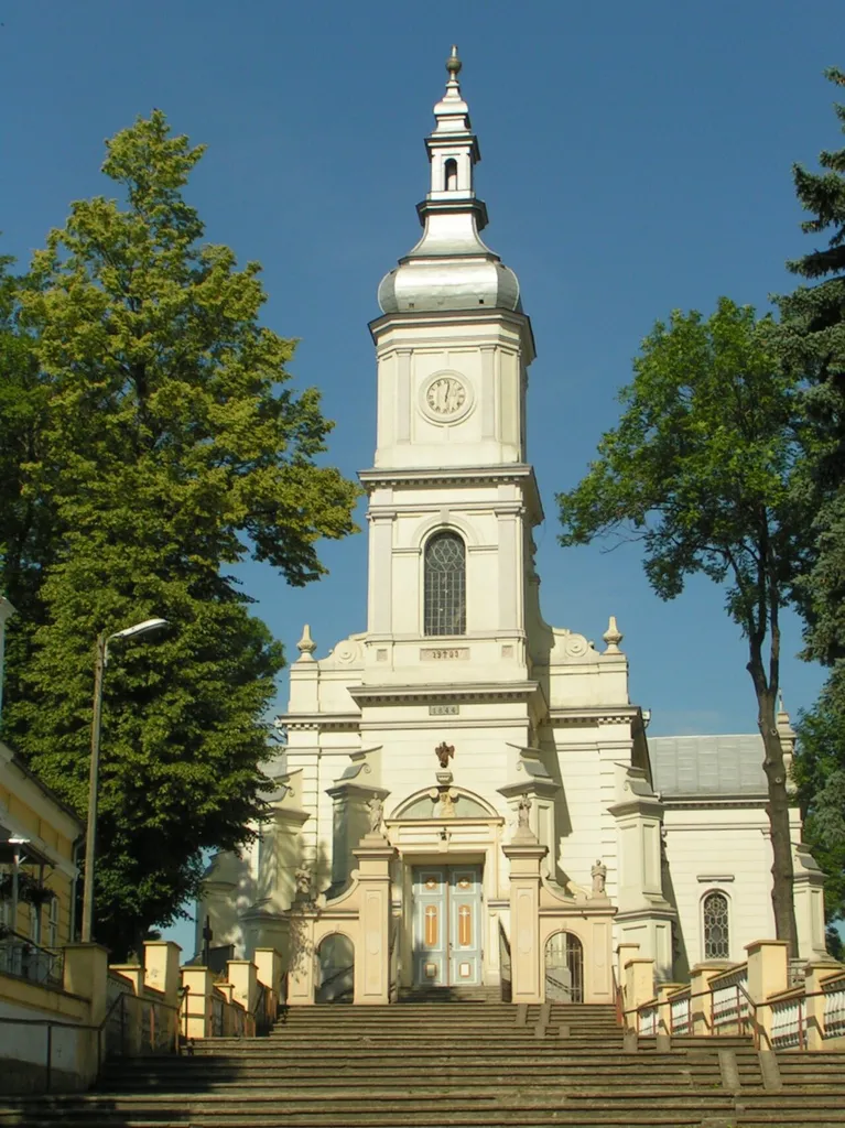 Kościół parafialny p.w. św. Stanisława w w:pl:Kramsku w woj. wielkopolskim (zabytek nr rejestr. 522/263)