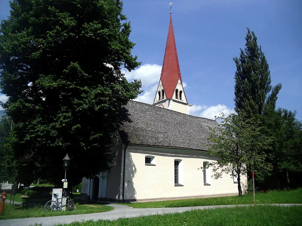 Kath. Filialkirche hl. Gertraud und ehem. Friedhofsfläche