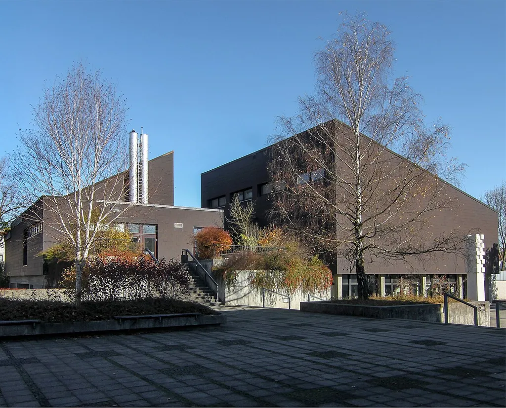 Ökumenisches Kirchenzentrum Parkstadt Solln (München) Südwestansicht