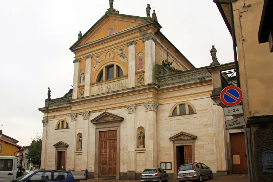 Casteggio, facciata della collegiata di San Pietro