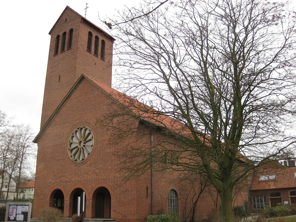 Die römisch-katholische Kirche Heilig Geist im Stadtteil de:Sonnenhügel in de:Osnabrück