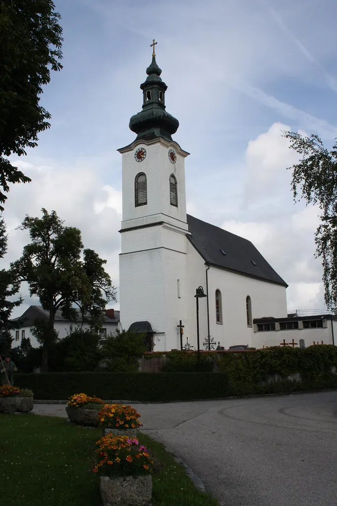 Kath. Pfarrkirche hl. Ägidius und Friedhof (Ansicht: südwest)