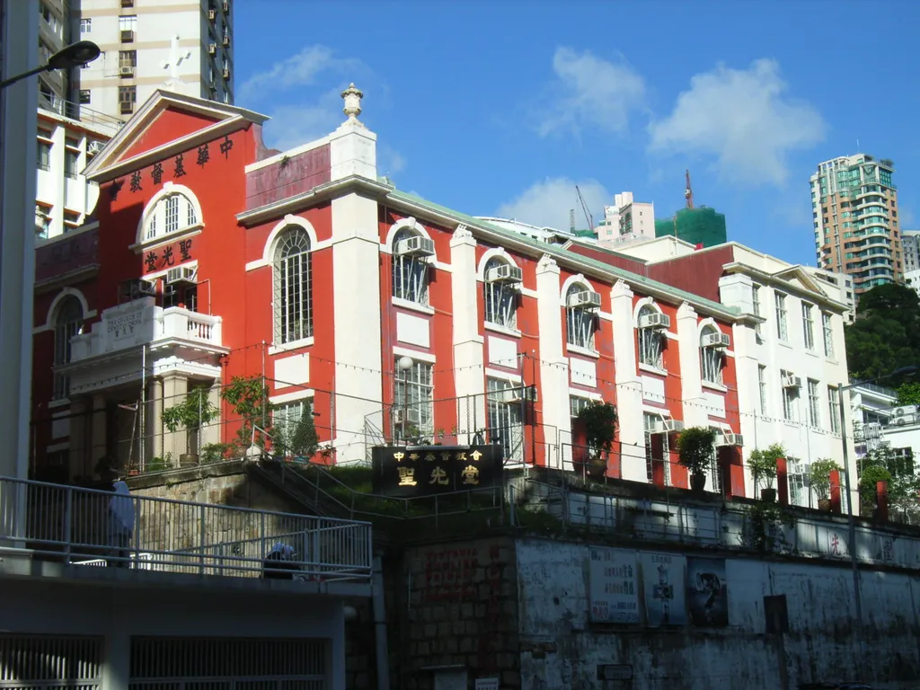 東院道 (Eastern Hospital Road)，是香港島銅鑼灣南部掃桿埔的一條街道 Author: BEVERLYSHEN