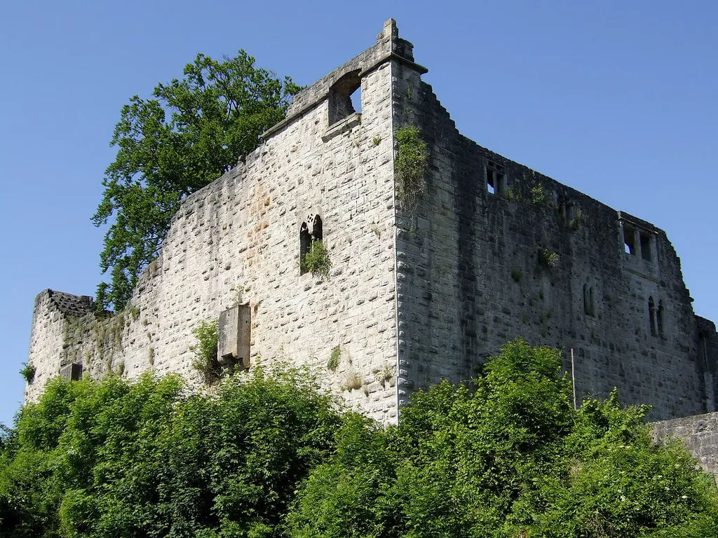 Leofels Castle: shield wall
