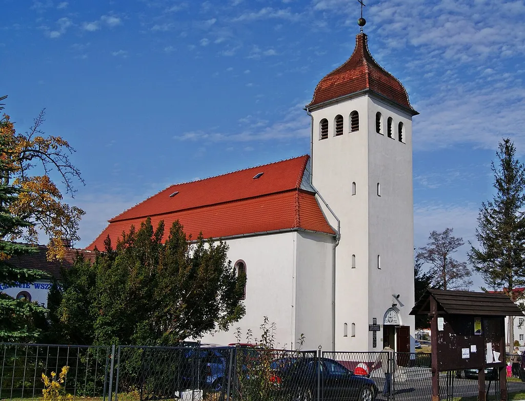 Czerniawa-Zdrój - kościół pw. Podwyższenia Krzyża z 1934-37 r. (zabytek nr 340/1340/J z 3.08.98)