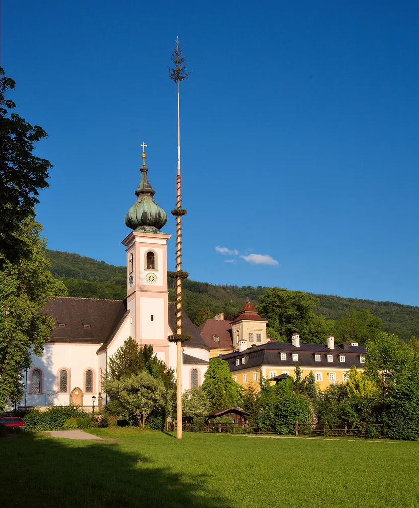 Schloss Aigen in Salzburg, Kath. Pfarrkirche Aigen, hl. Johannes der Täufer mit ehem. Friedhof This media shows the protected monument with ObjektID 61034 in Austria. (Commons, de, Wikidata) This media shows the protected monument with ObjektID 44203 in Austria. (Commons, de, Wikidata)