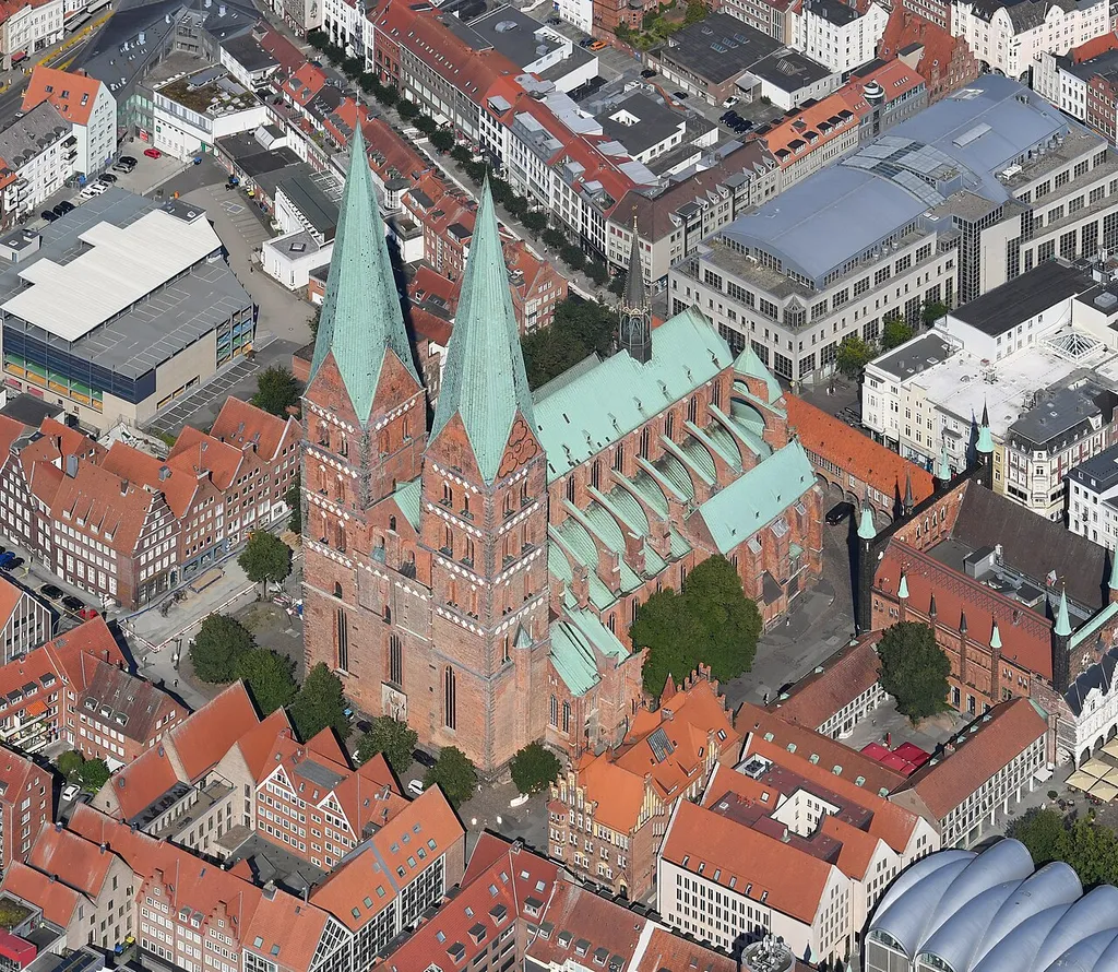 This picture shows a cultural heritage monument according to the Cultural Heritage Protection Law of Schleswig-Holstein with the ID 827