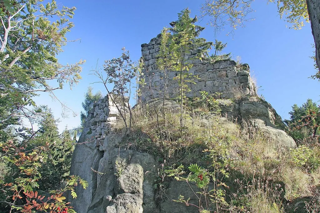 Ruine der Burg Karlsfried near Town Zittau in Sachsen, Germany autor: Prazak date: 22. 9. 2006