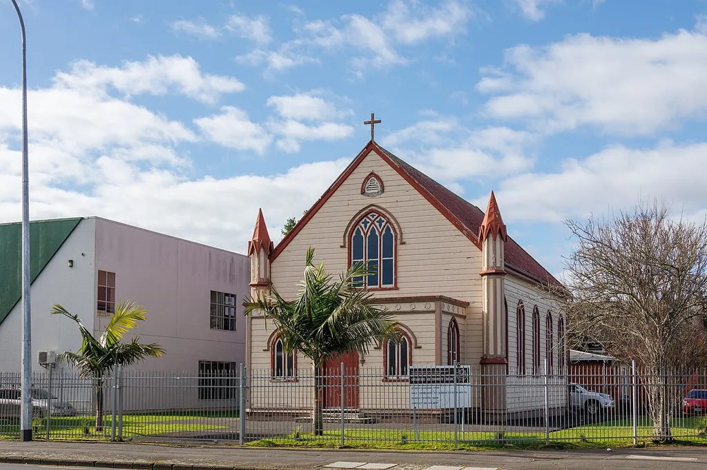 Otahuhu Methodist Church in Ōtāhuhu, Auckland, viewed from the right.