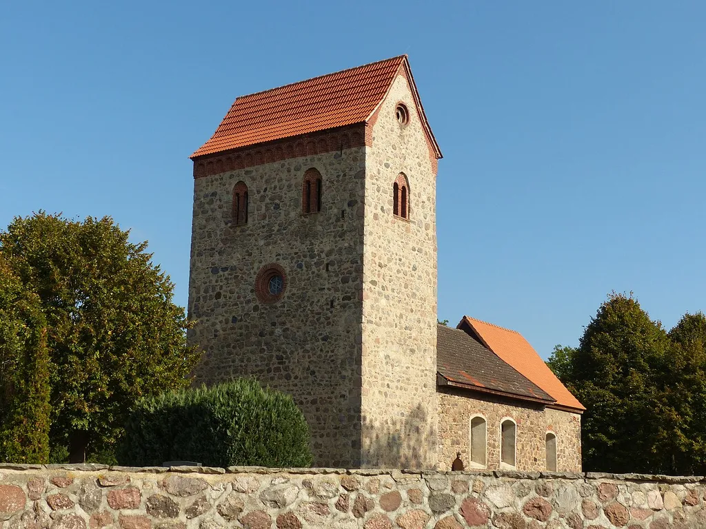 Dorfkirche in Bühne, spätromanisch mit wohl schon gotischen Schallöffnungen