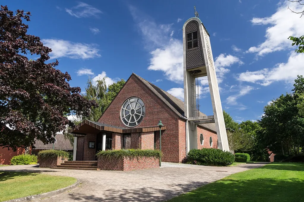 Flensburg-Mürwik; Ansgarstrasse 1, Katholische Kirche "St. Ansgar". Erbaut: 1957. Eine von insgesamt zwei katholischen Kirchen in Flensburg.