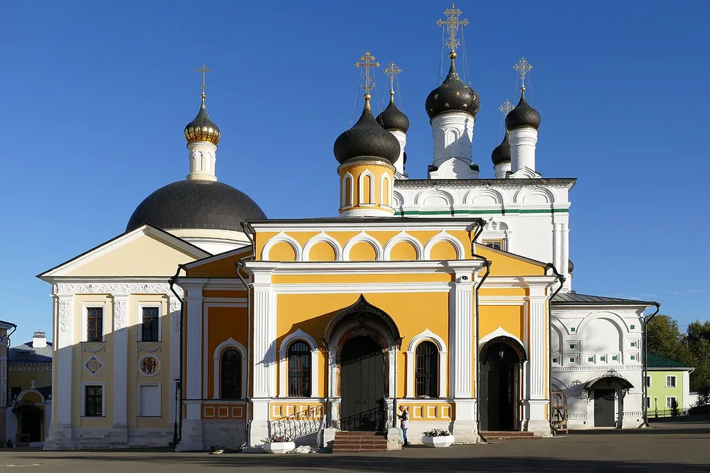 Voznesenskaya Davidova Pustyn. Znamenskaya Church (in the foreground), as well as St. Nicholas Church (rear left) and the Cathedral of the Ascension (rear right). Moscow region, Russia.