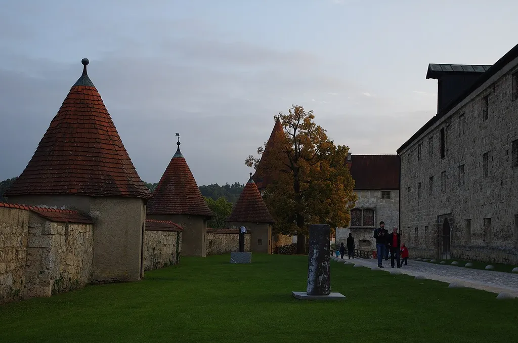 Burg Burghausen, zweiter Vorhof mit den sog. Pfefferbüchsen