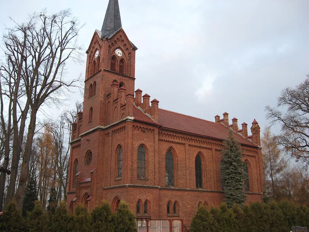 Smardy Górne - neogotycki kościół pw. Podwyższenia Krzyża Świętego