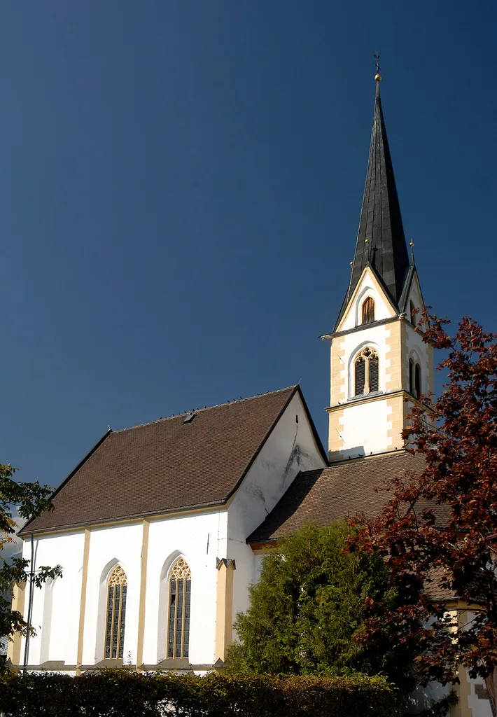 Hall in Tirol, Kirche Heiligkreuz This media shows the protected monument with ObjektID 122891 in Austria. (Commons, de, Wikidata)