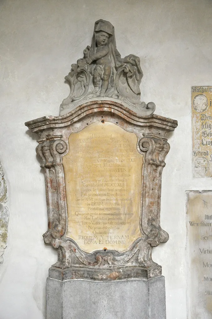 Augsburg, Dom, Kreuzgang, Ostflügel, 7. Joch, Epitaph für Maria Anna Sophia von Hornstein, geb. Freiin von Sickingen-Hohenburg (* 24. Oktober 1698; † 6. März 1769); Ehefrau des Franz Marquard Freiherr von und zu Hornstein (beigesetzt 1740 in Zusmarshausen); Kosel Nr. 77; Inschrift-Epitaph, bekrönend Putto mit Wappen Hornstein und Sickingen. Solnhofener Stein, roter Marmor und Sandstein. Vermutlich Paul Sebastian Ingerl zuzuschreiben, um 1770. .mw-parser-output .commons-creator-table{background-color:#f0f0ff;box-sizing:border-box;font-size:95%;text-align:start;color:inherit}.mw-parser-output .commons-creator-table>tbody>tr{vertical-align:top}.mw-parser-output .commons-creator-table>tbody>tr>th{background-color:var(--background-color-neutral,#e0e0ee);font-weight:bold;text-align:start;color:inherit}.mw-parser-output .mw-collapsible-toggle-expanded.mw-collapsible-arrowtoggle,.mw-parser-output .mw-collapsible-toggle-expanded .mw-collapsible-arrowtoggle{padding-left:20px!important;background-image:url("https://upload.wikimedia.org/wikipedia/commons/1/10/MediaWiki_Vector_skin_action_arrow.png");background-repeat:no-repeat;background-position:left center}.mw-parser-output .mw-collapsible-toggle-collapsed.mw-collapsible-arrowtoggle,.mw-parser-output .mw-collapsible-toggle-collapsed .mw-collapsible-arrowtoggle{padding-left:20px!important;background-repeat:no-repeat}.mw-parser-output .commons-creator-table[dir="ltr"] .mw-collapsible-toggle-collapsed.mw-collapsible-arrowtoggle,.mw-parser-output .commons-creator-table[dir="ltr"] .mw-collapsible-toggle-collapsed .mw-collapsible-arrowtoggle{background-image:url("https://upload.wikimedia.org/wikipedia/commons/4/41/MediaWiki_Vector_skin_right_arrow.png");background-position:left center}.mw-parser-output .commons-creator-table[dir="rtl"] .mw-collapsible-toggle-collapsed.mw-collapsible-arrowtoggle,.mw-parser-output .commons-creator-table[dir="rtl"] .mw-collapsible-toggle-collapsed .mw-collapsible-arrowtoggle{background-image:url("http
