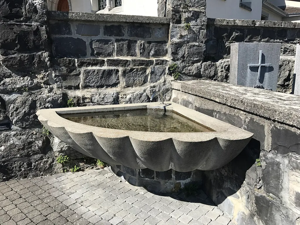 Brunnen Ennetmoos Kirche St. Jakob(Nidwalden)