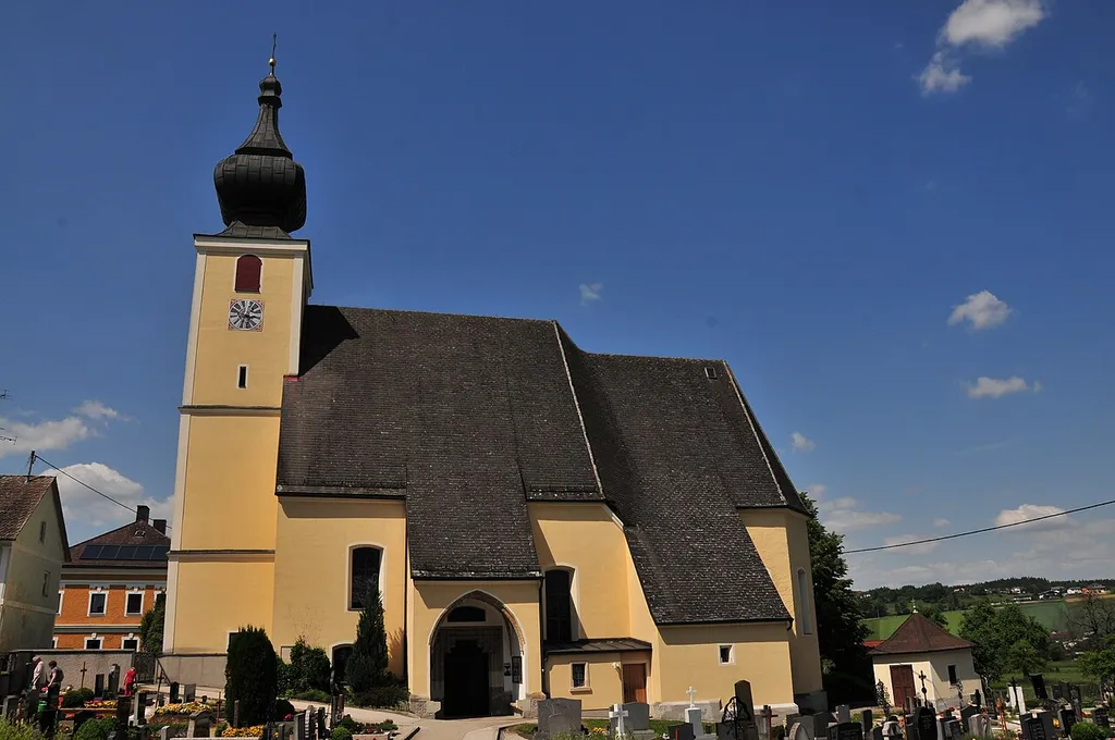 Kath. Pfarrkirche hl. Stephan und Friedhof