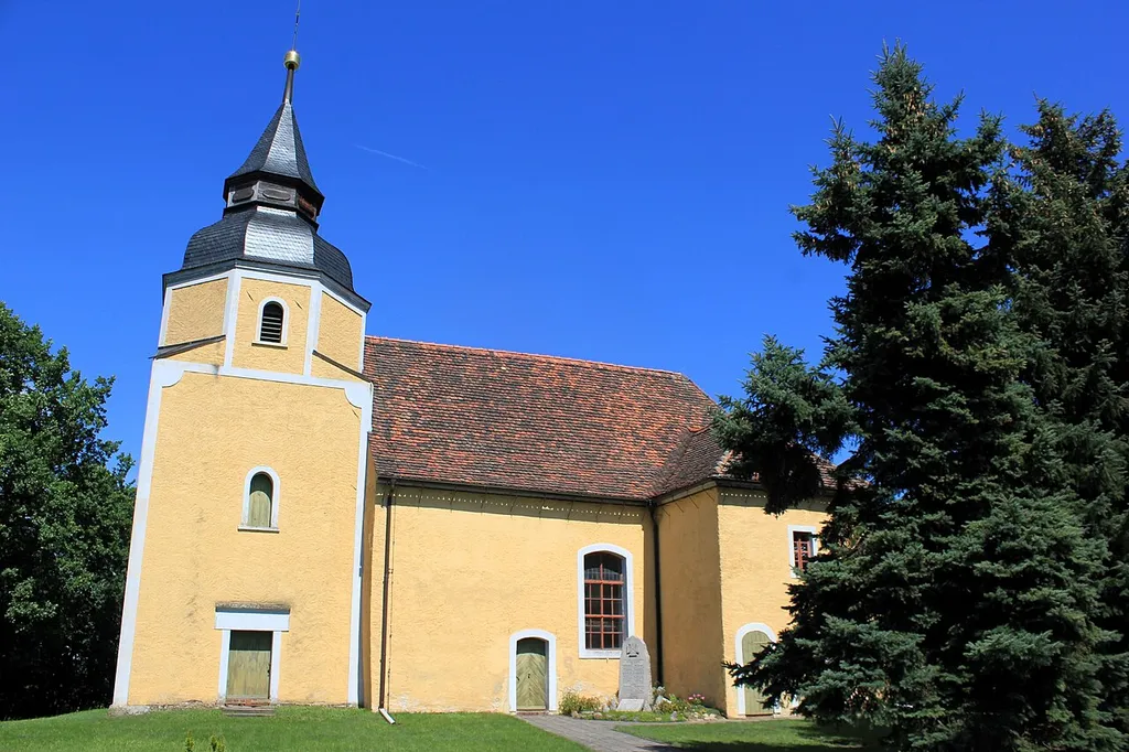 Wjesna cyrkej w Rašynje, gmejna Nowa Jazorina.