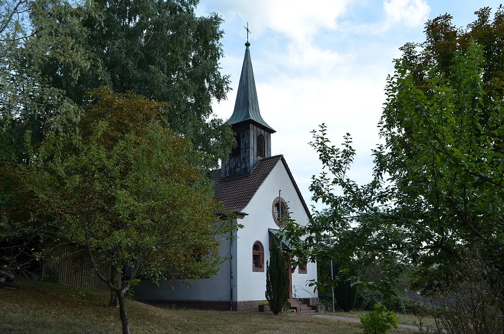 Evangelische Kirche in der Bergstraße 4 in Ruppertsweiler: kleiner neuromanischer Saalbau, erbaut 1895/96