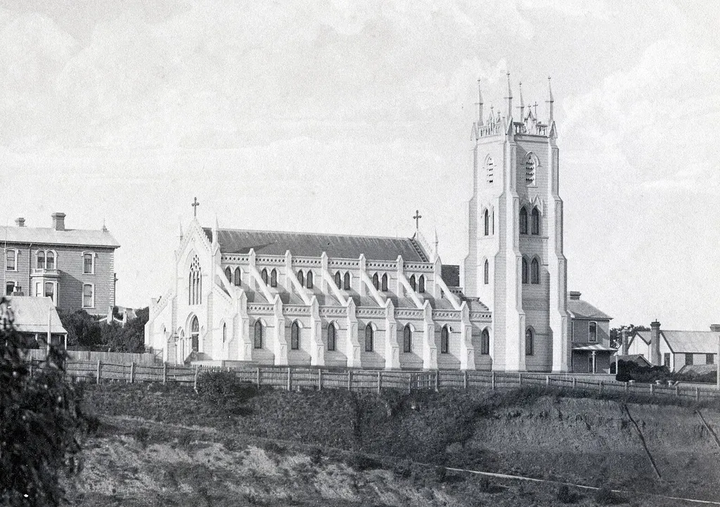 Black and white photo of a cathedral.