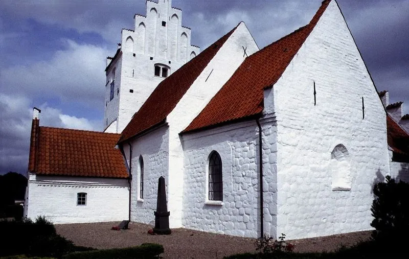 Lundby Kirke i Danmark. Lundby kirke