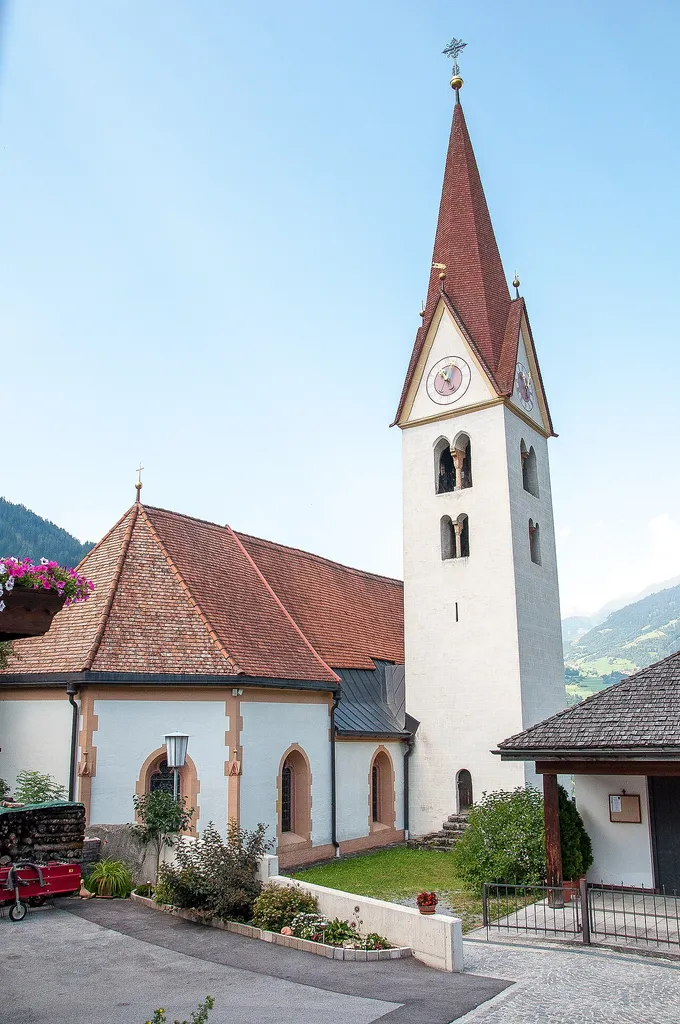 Kath. Pfarrkirche hl. Jakobus d. Ä. und Kriegerdenkmal