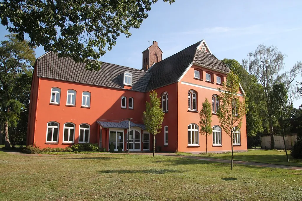 Hüttenbuscher Kirche in Worpswede OT-Hüttenbusch, Straßenansicht