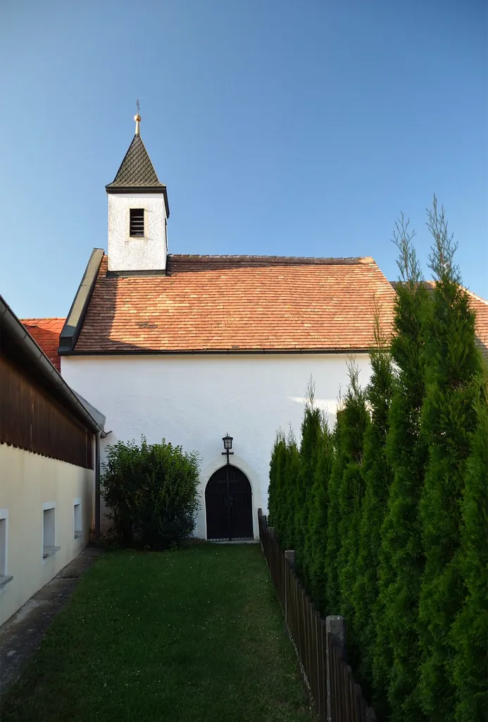 The subsidiary church Saint Nikolaus in Schildberg, municipality of Böheimkirchen, Lower Austria, is protected as a cultural heritage monument.